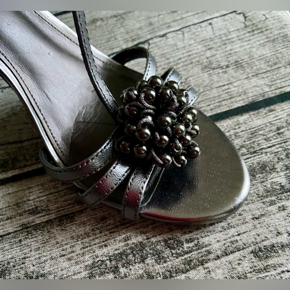 Like new! Calvin Klein Ankle T- Strap Beaded Heels. Size 8.5. Stunning 🤩 - Picture 5 of 11